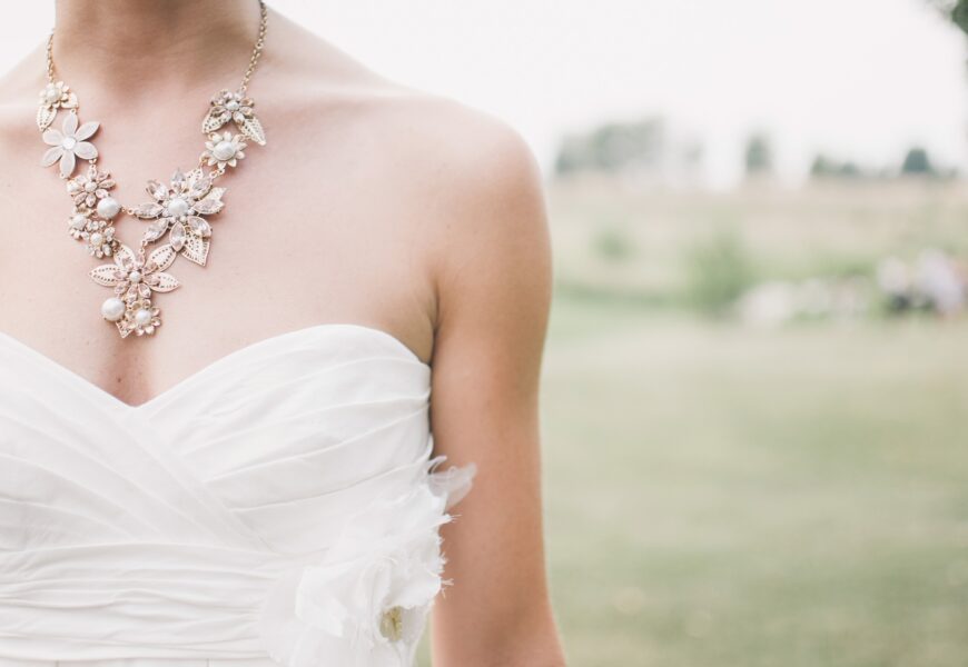 Das ideale Kleid für die Hochzeit – Frauen ab 40