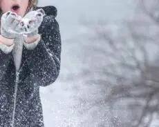 Hochzeitsmode im Winter: Stilvolle Outfits, die Wärme und Eleganz vereinen